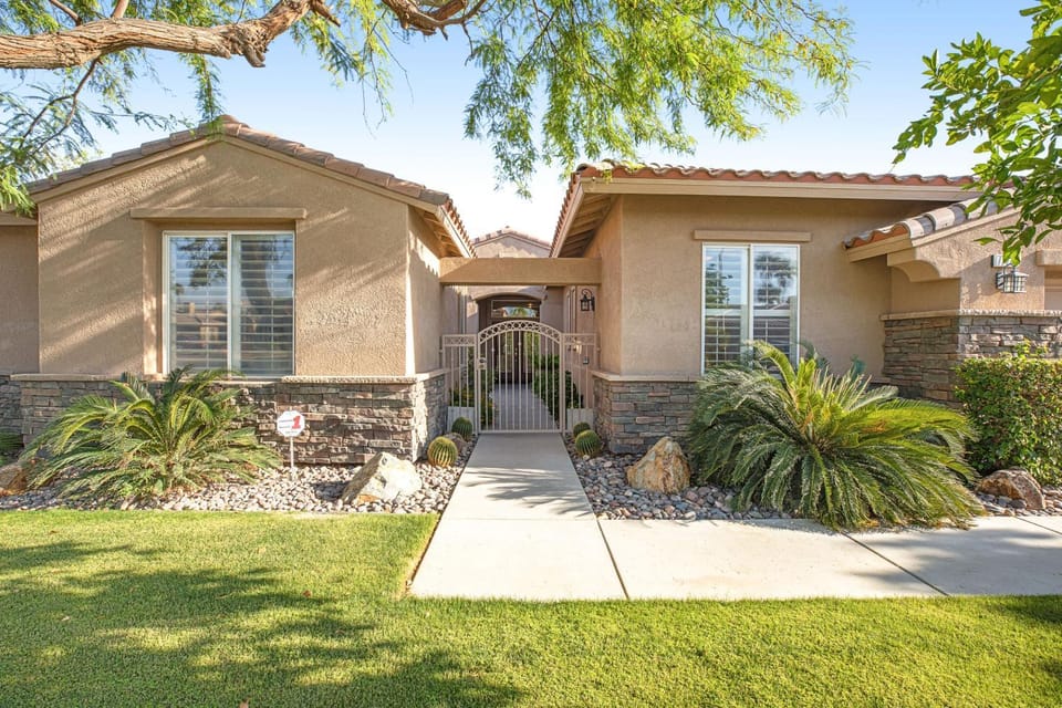 Whitehawk At Palm Desert House in Palm Desert