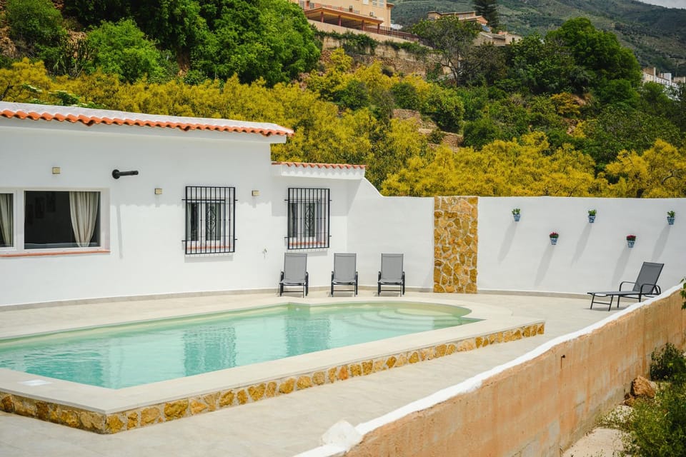 Solarium, Swimming pool, sunbed