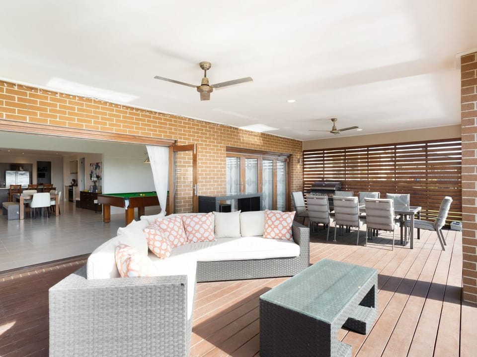 Tranquil Family Friendly, City and Bay Views, Pool and Spa - Mt Martha House in Melbourne
