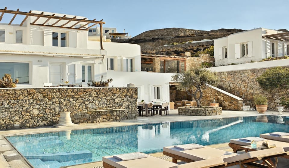Property building, Patio, Day, Natural landscape, Mountain view, Pool view, Swimming pool, sunbed