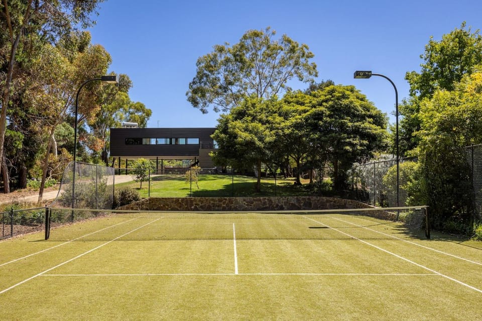 Heated Plunge Pool and Tennis Court - Flinders House in Flinders