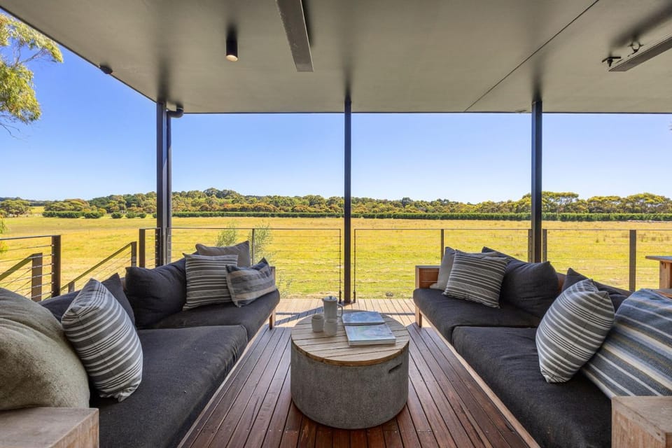 Heated Plunge Pool and Tennis Court - Flinders House in Flinders