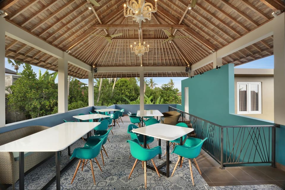 Restaurant/places to eat, Communal lounge/ TV room, Lounge or bar