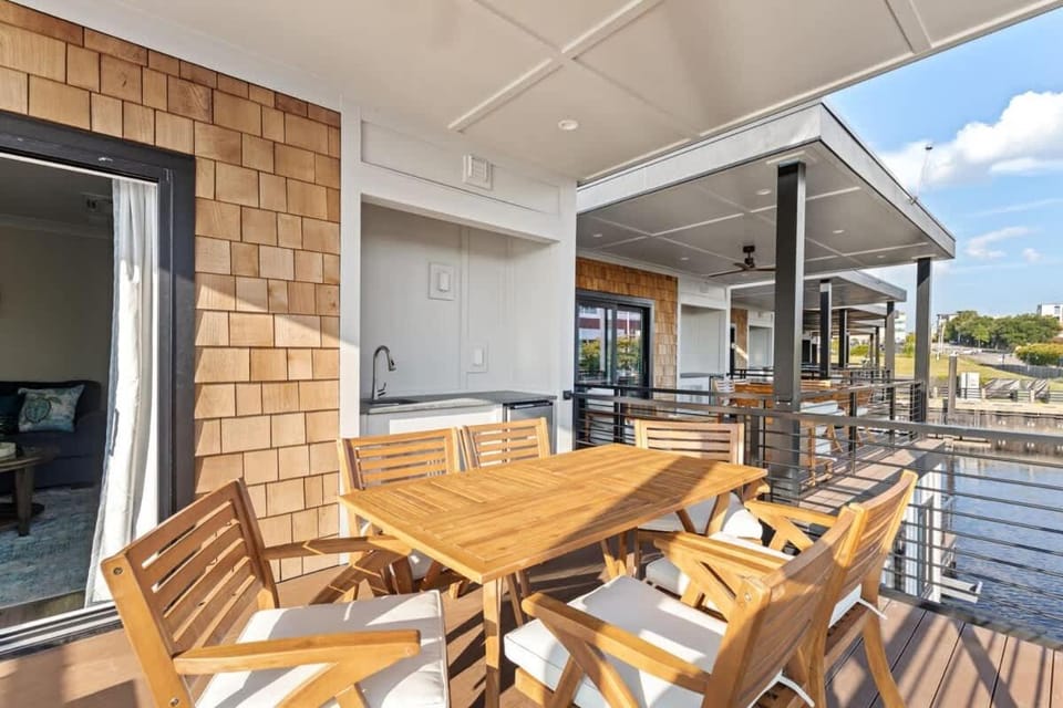 Paradise at The Cove Riverwalk Villas House in Wilmington