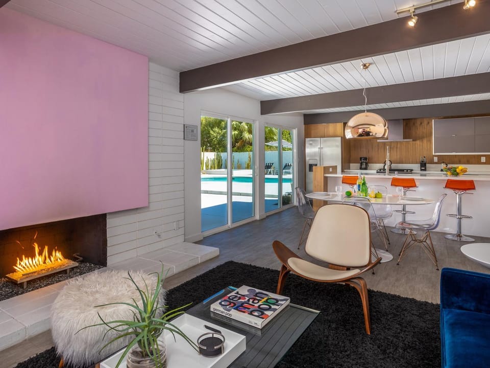 Bubble Gum Modern: Mid-Century Alexander House in Palm Springs