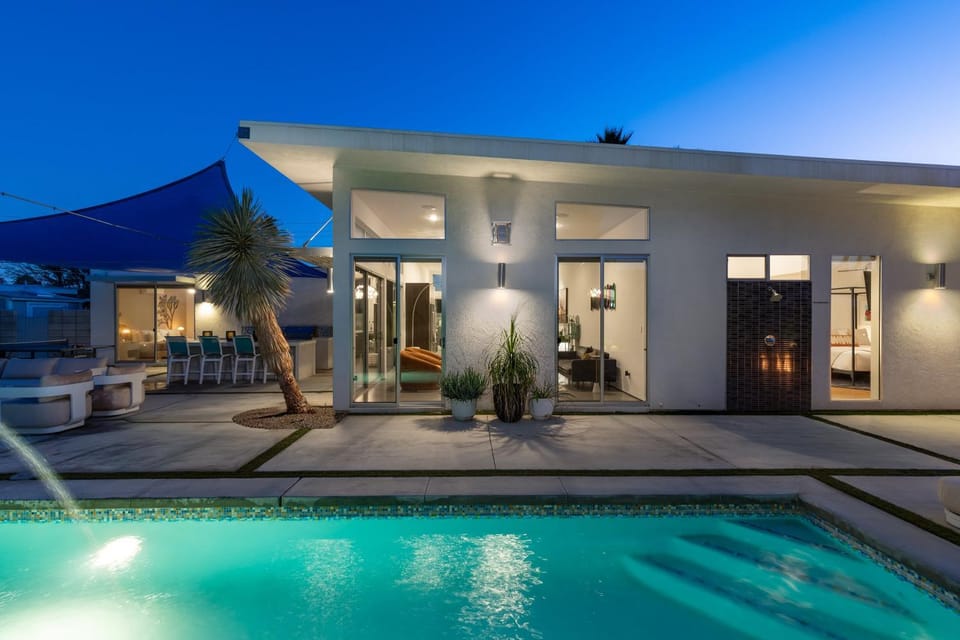 Modern Desert Oasis House in Palm Springs