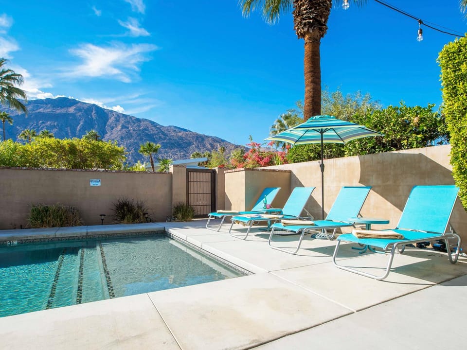 Sunny Palms at Warm Sands House in Palm Springs