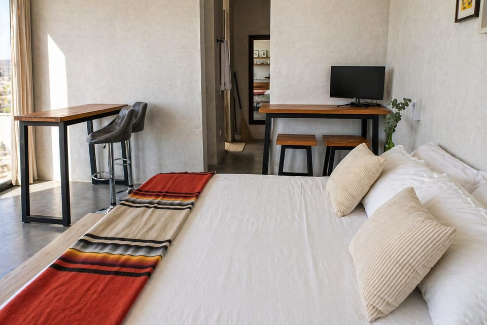 Bed, Dining area, Bedroom