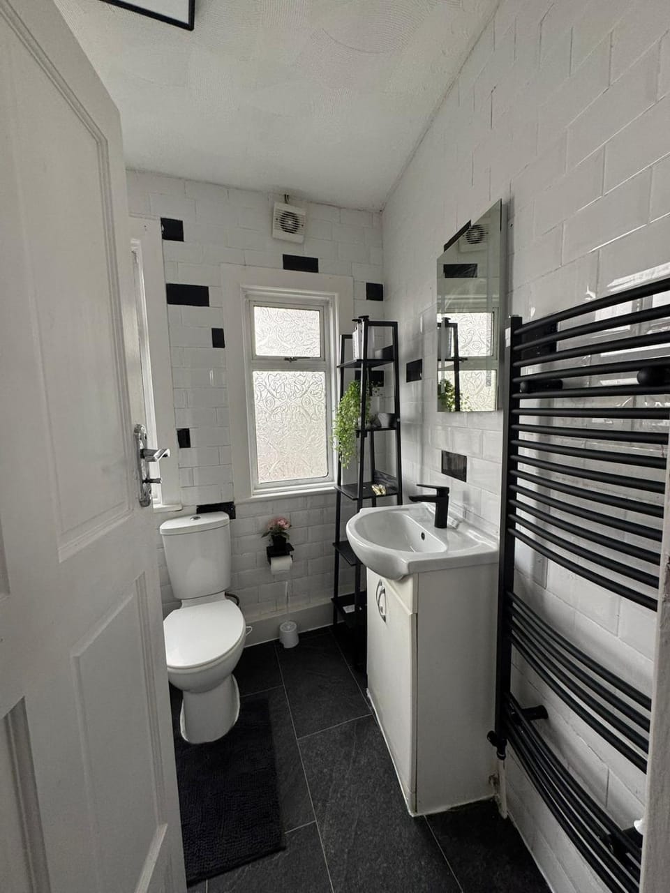 Spacious 5 Bedroom House I Walk to Wembley Stadium I Parking x2 I Games Room House in Wembley
