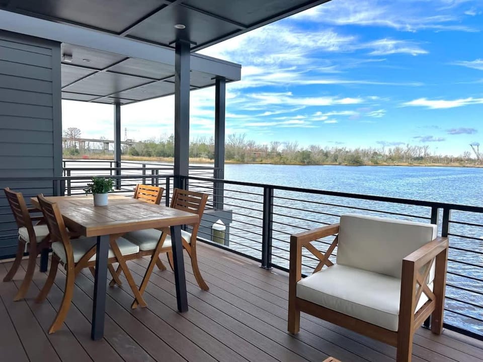 Saltwater at The Cove Riverwalk Villas House in Wilmington