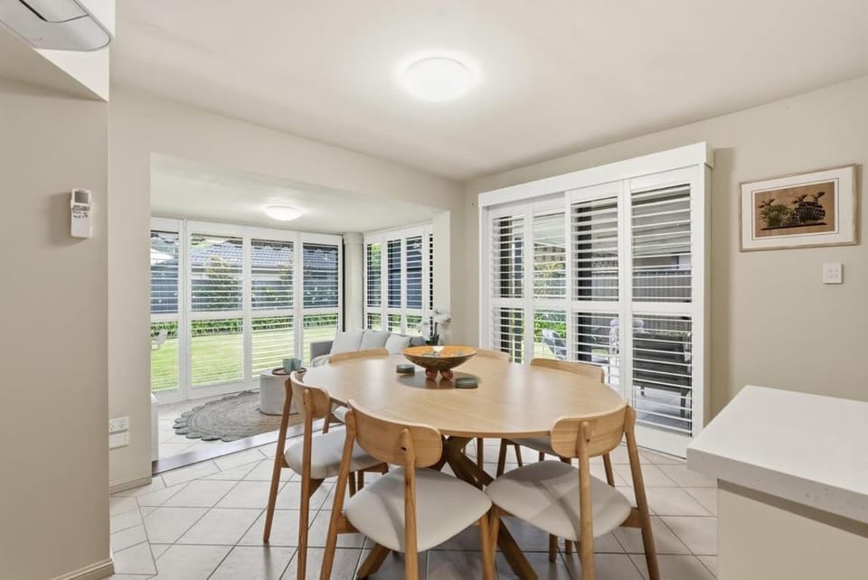 Garden Villa at Diggers - Walk to Restaurant and Beach House in Coffs Harbour