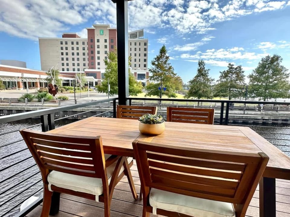 Wanderlust at The Cove Riverwalk Villas House in Wilmington