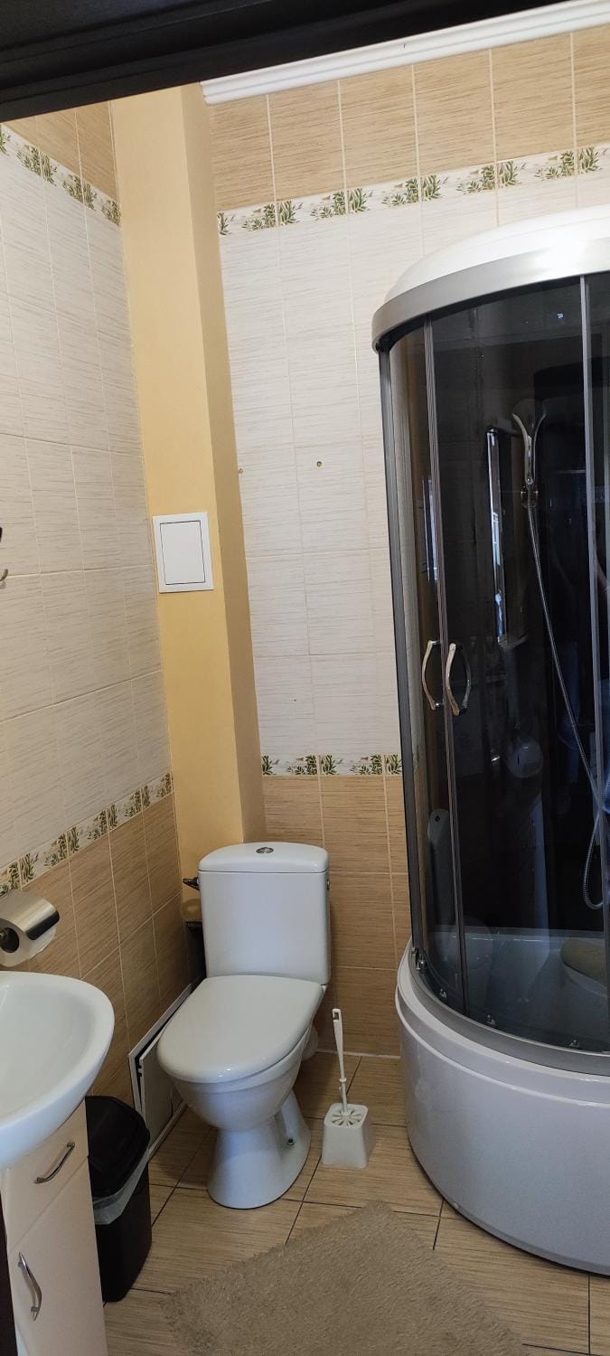 Shower, Toilet