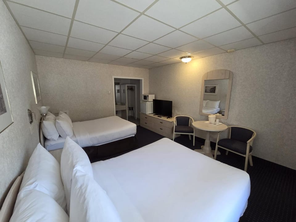 Woodstock Inn & Suites - Restaurant & Pool Exit 188 Hotel in New Brunswick