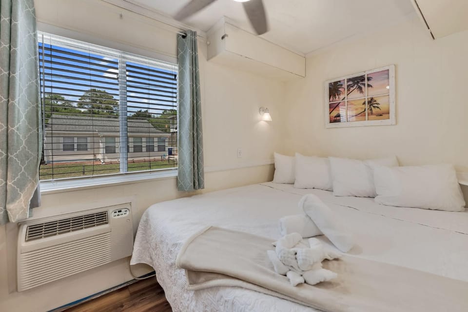Ocean Breeze Retreat Just Minutes from the Shore House in North Myrtle Beach