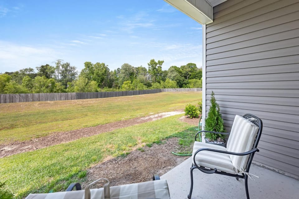Fully Equipped 3BR Stay with Smart TV & Cozy Living House in North Myrtle Beach