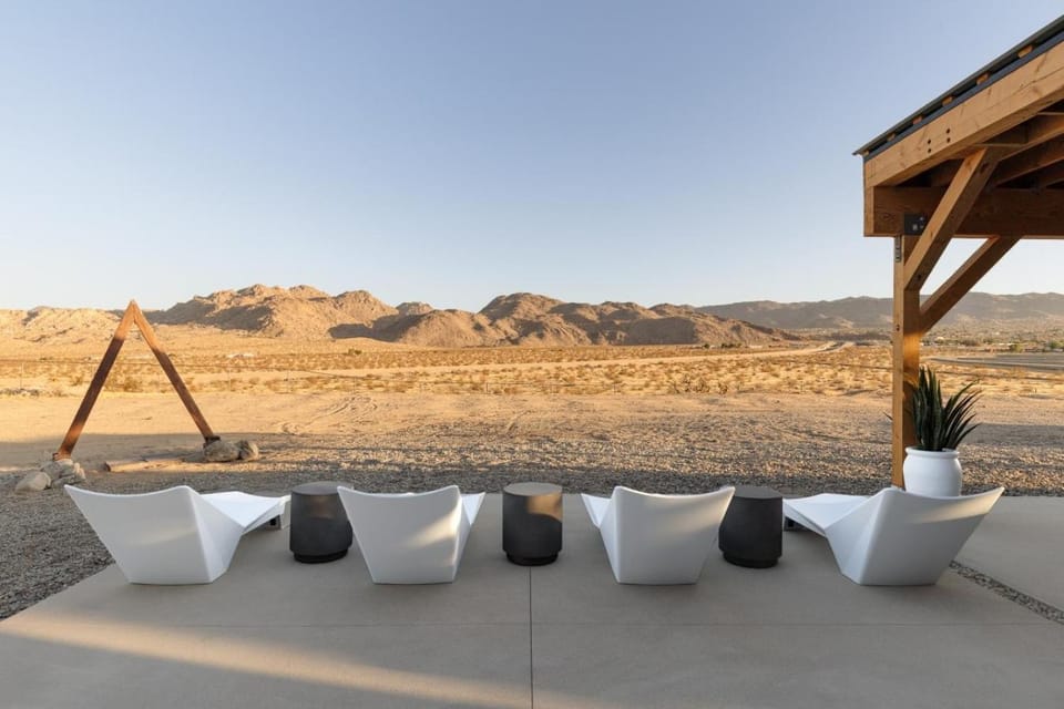 INTRVL Wellness House, Stargazing, Fire Pit and Desert Views House in Joshua Tree