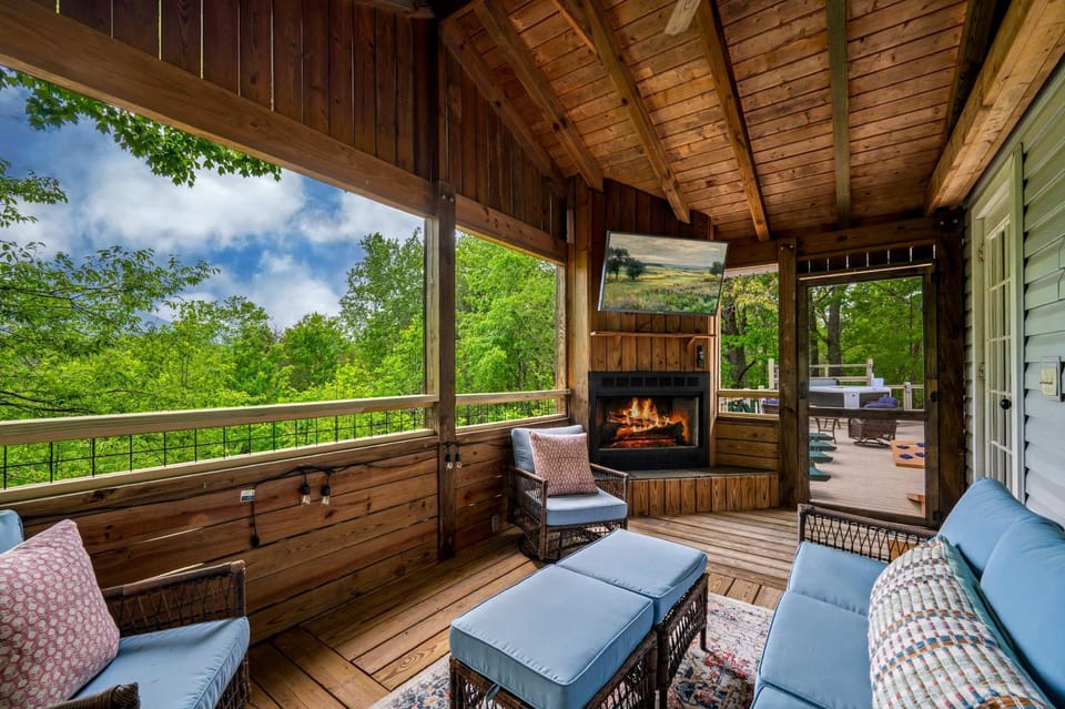 Wellsprings Retreat Smoky Mtn Views Sleeps 12 House in Gatlinburg