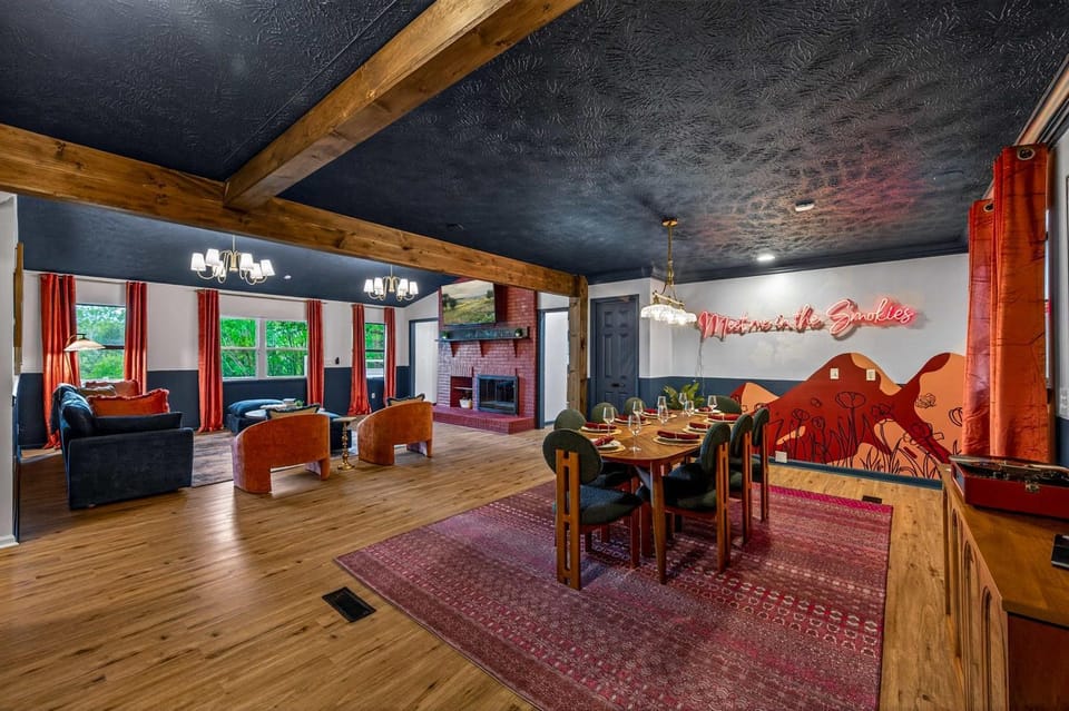 Wellsprings Retreat Smoky Mtn Views Sleeps 12 House in Gatlinburg