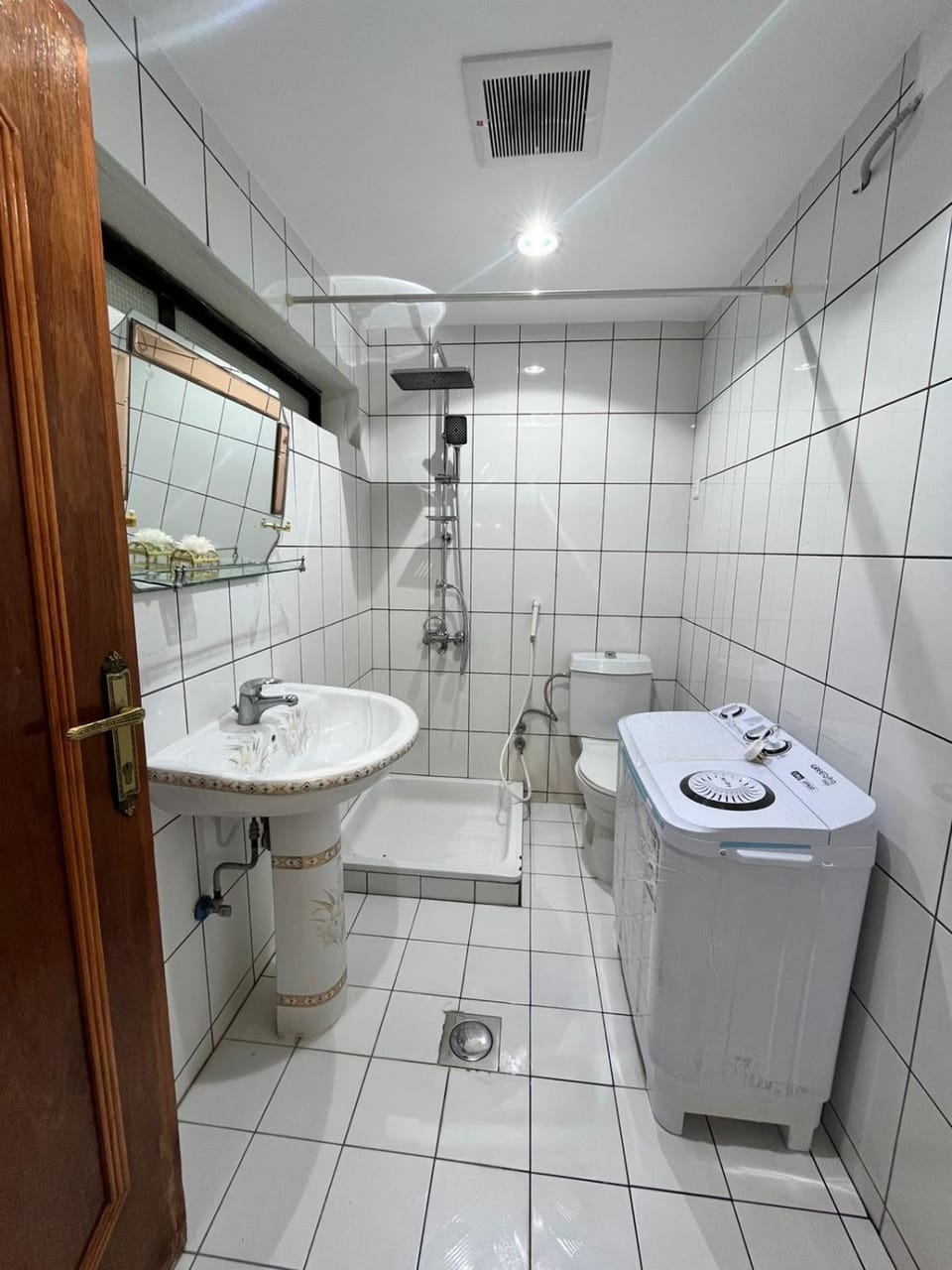 Shower, Bathroom, washing machine