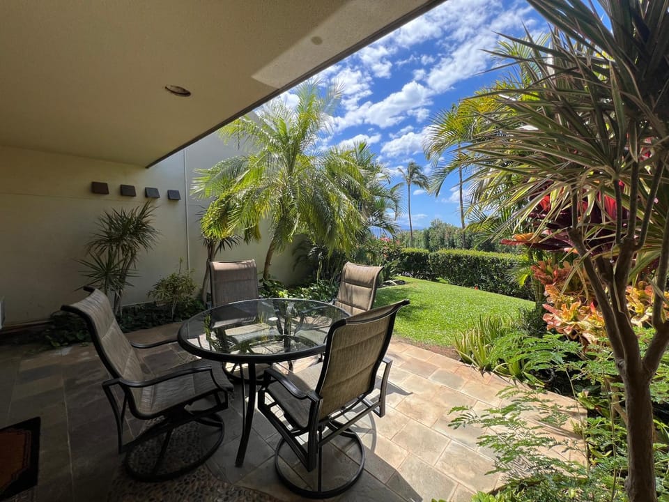 Maui Kamaole #L-105 Beautiful Ocean View, Great Location, Great Rates, A/C Apartment in Wailea