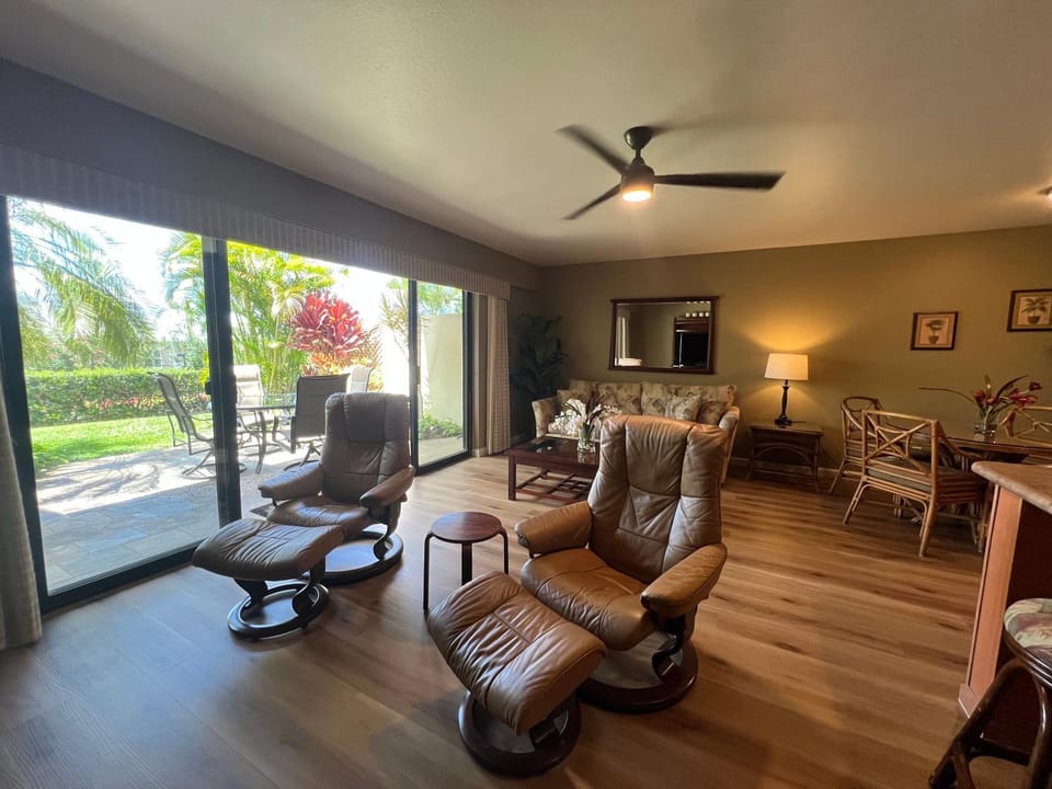 Maui Kamaole #L-105 Beautiful Ocean View, Great Location, Great Rates, A/C Apartment in Wailea