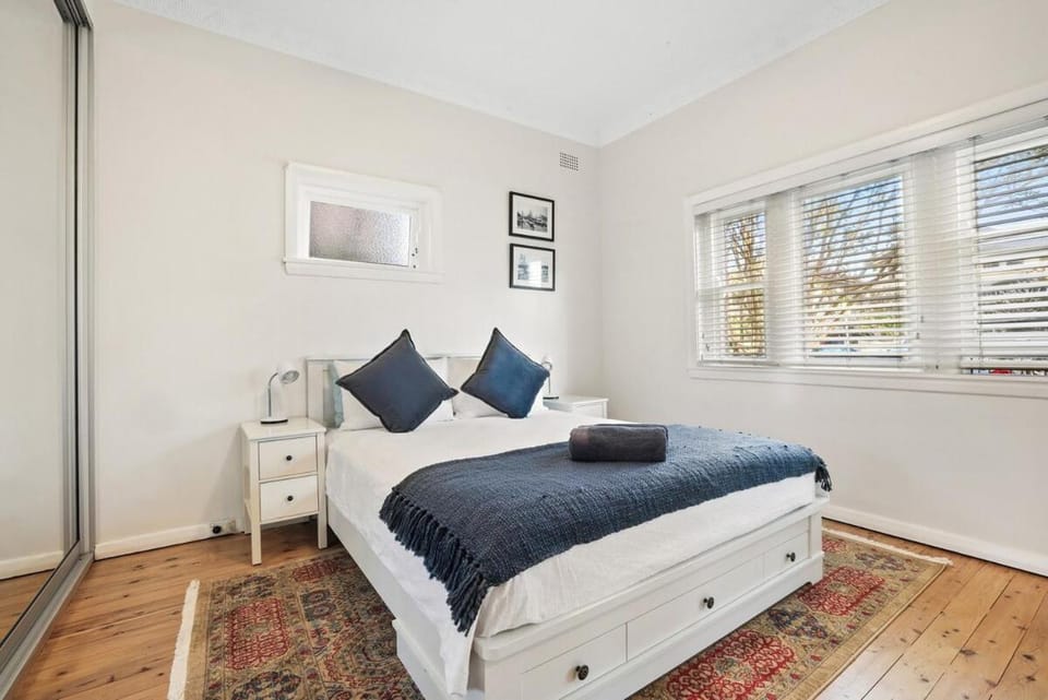 Eurobin Manly huge apt on the Lagoon with Air Con Apartment in Manly