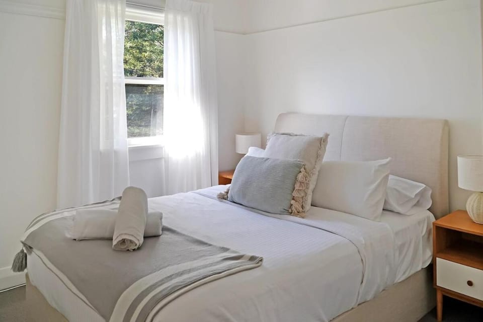 Eurobin Ave Manly - Heritage Charm with Air Con Apartment in Manly