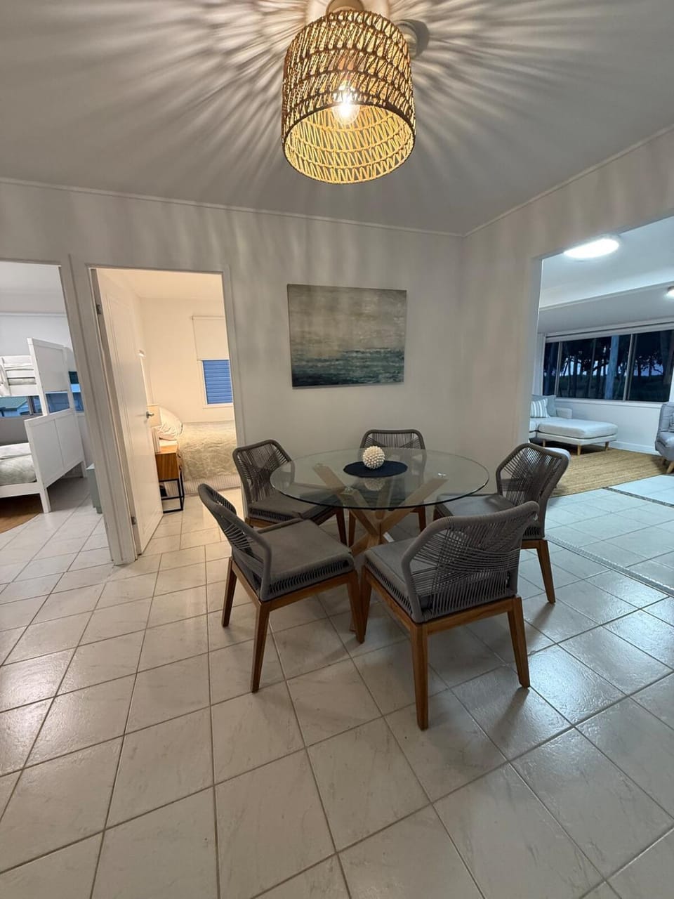 Sandy Lodge Steps to Beach Ocean Views Sleeps 6 AC WiFi Linen provided Apartment in Queensland