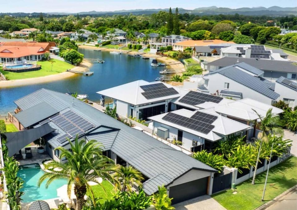 Mermaid Waterfront House in Mermaid Waters