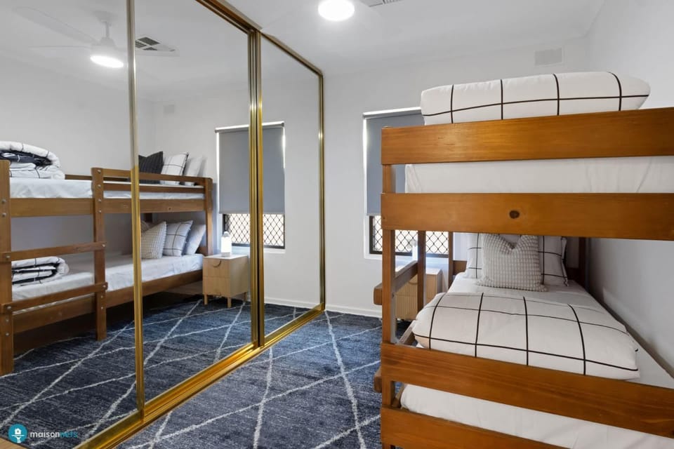 Bed, Photo of the whole room, Bedroom, bunk bed
