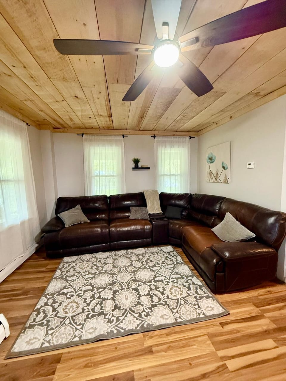 TV and multimedia, Living room, Seating area, fireplace