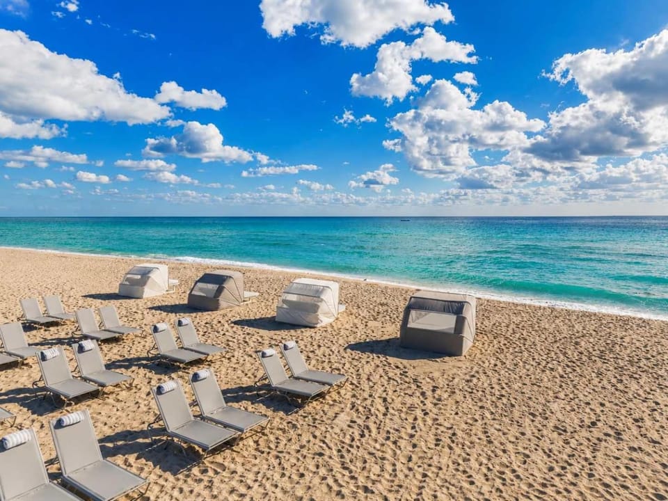 Miami Beach Luxury Condo - 5 Minutes from Beach House in Miami Beach