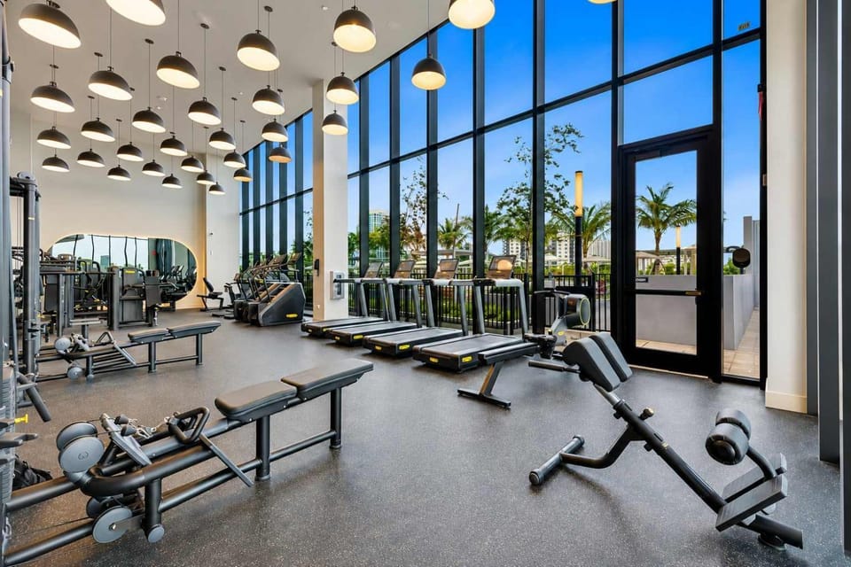 Miami Beach Luxury Condo - 5 Minutes from Beach House in Miami Beach