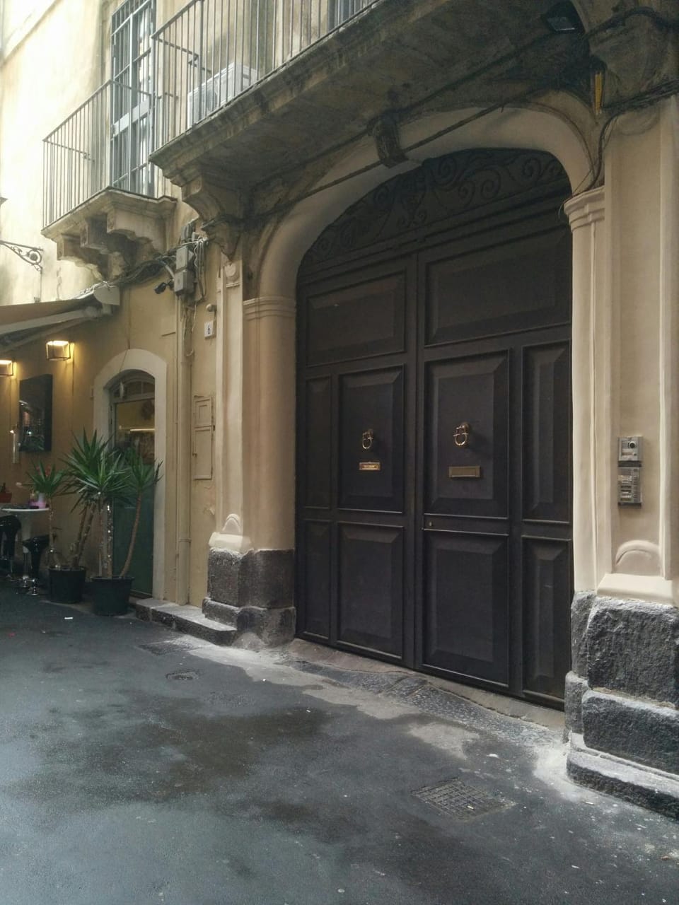 Restaurant/places to eat, Restaurant/places to eat, Facade/entrance