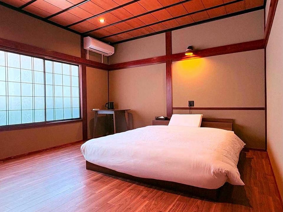 Bed, Photo of the whole room, Bedroom, air conditioner