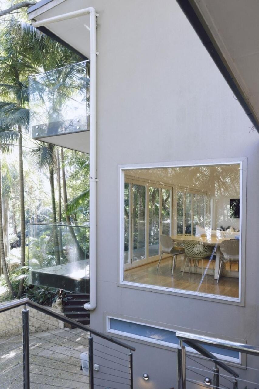 Tropical style Vacation Home House in Pittwater Council