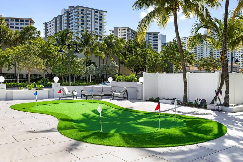 Ocean Blvd King Suite Retreat Inn in Fort Lauderdale
