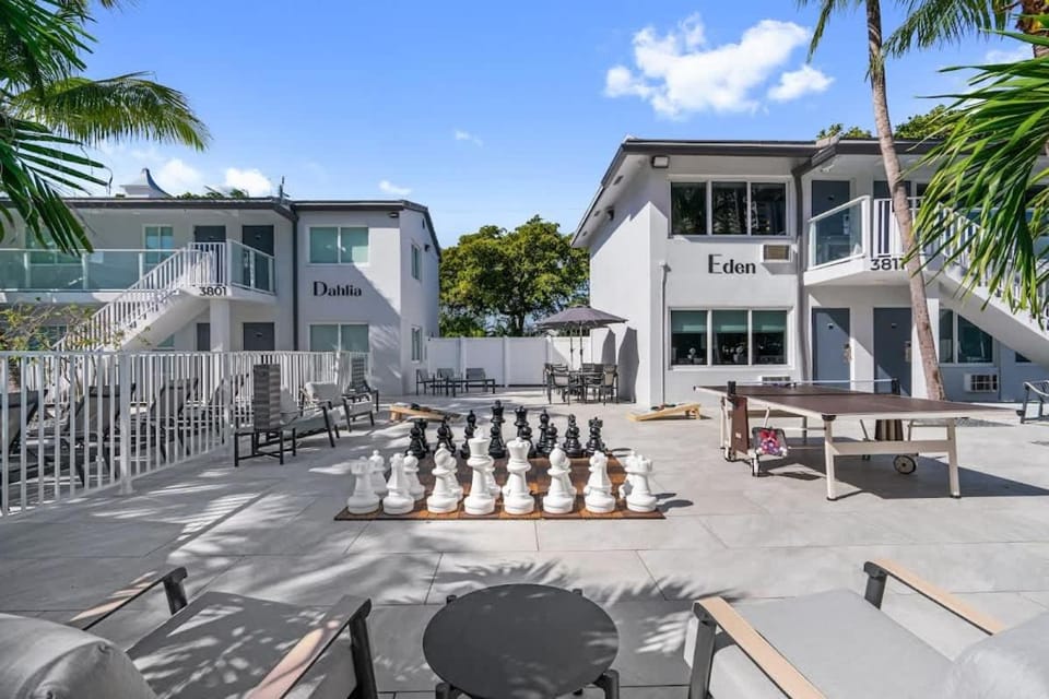 Ocean Blvd King Suite Retreat Inn in Fort Lauderdale