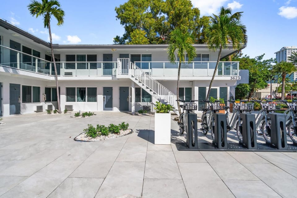 King Suite Coastal Living Inn in Fort Lauderdale