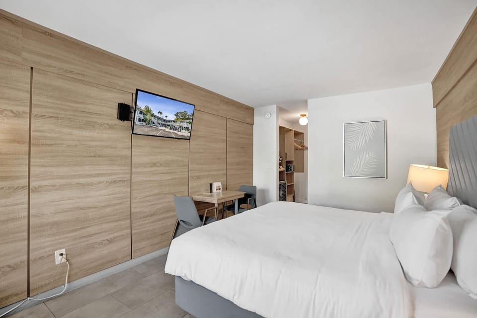 Ocean Blvd King Comfort Suite Inn in Fort Lauderdale
