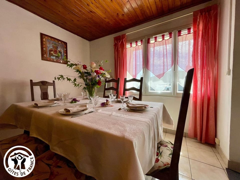Gîte au cœur du village - 6 pers. - FR-1-426-616 House in Pays de la Loire