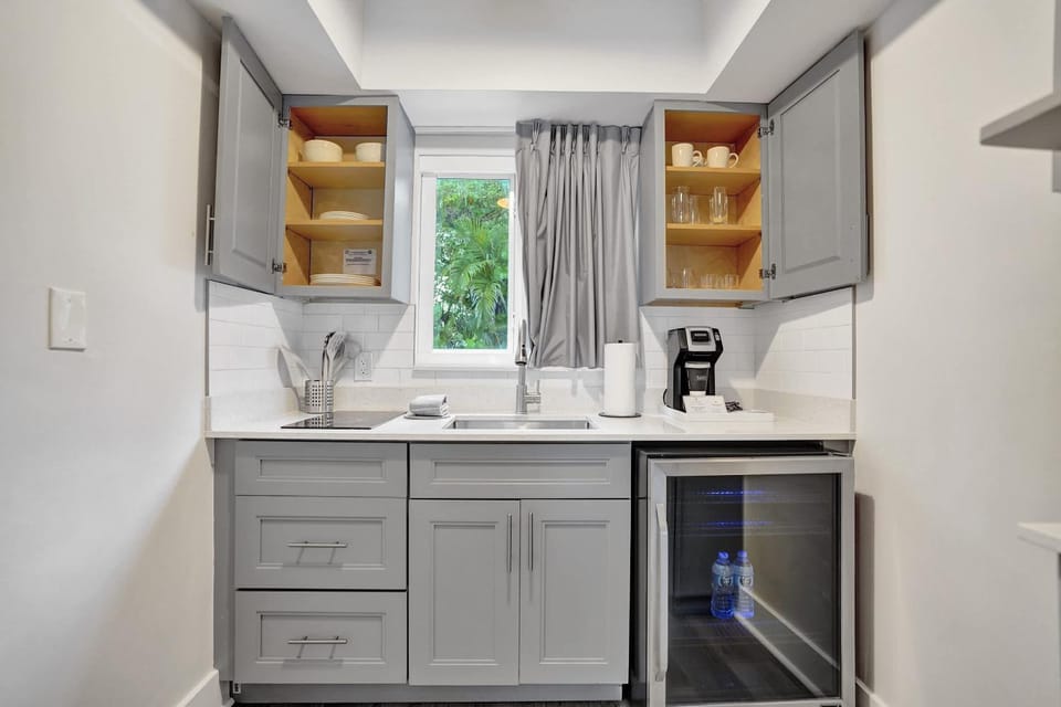 Ocean Blvd Two Doubles Suite with Kitchenette Inn in Fort Lauderdale