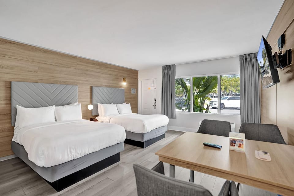 Ocean Blvd Two Doubles Suite with Kitchenette Inn in Fort Lauderdale