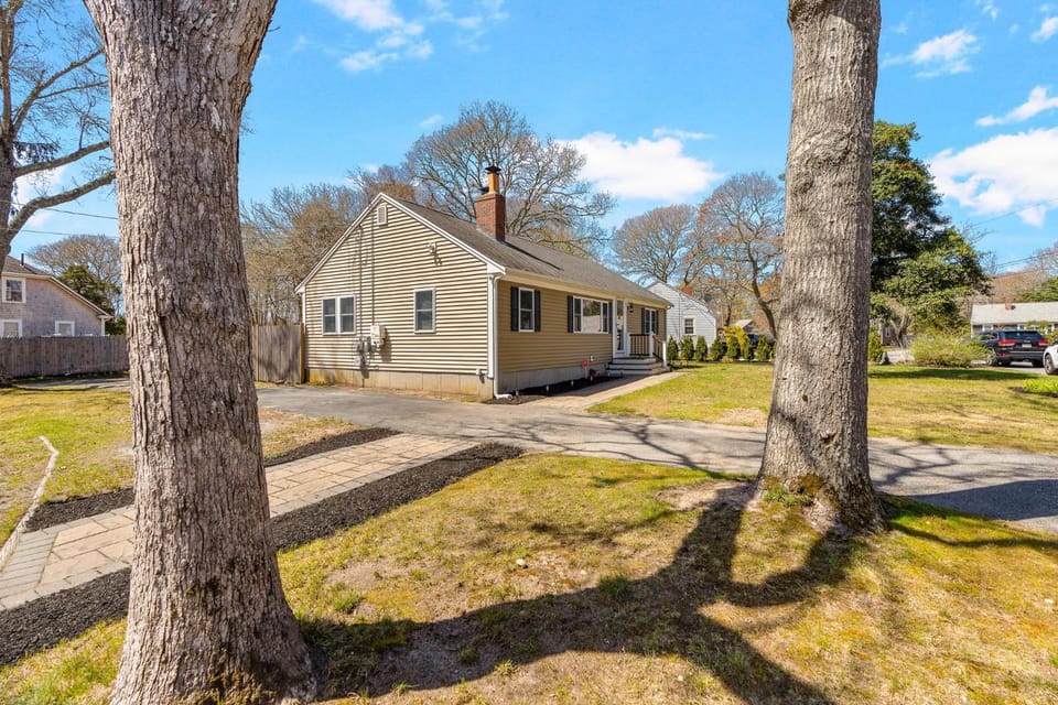 Hyannis MA Family 3BR Firepit Beach nearby House in Centerville