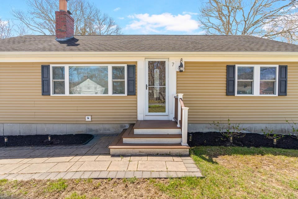Hyannis MA Family 3BR Firepit Beach nearby House in Centerville