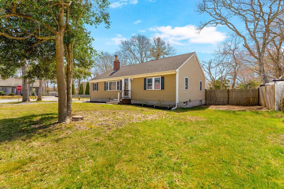 Hyannis MA Family 3BR Firepit Beach nearby House in Centerville