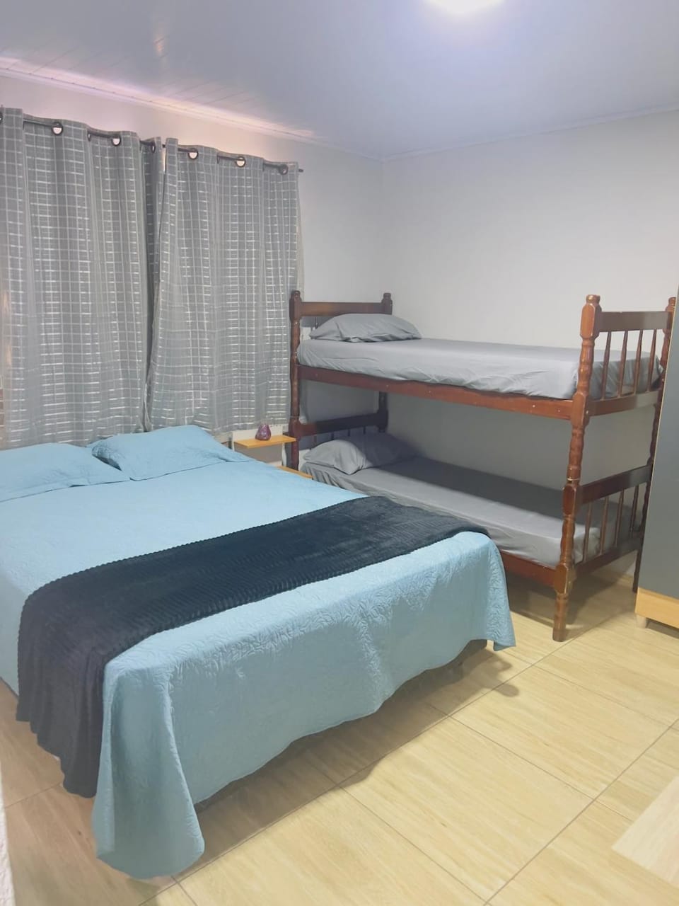 Casa com 5 Studios Central e 8 minutos do Paraguai - Grupos até 20 pessoas House in Foz do Iguaçu