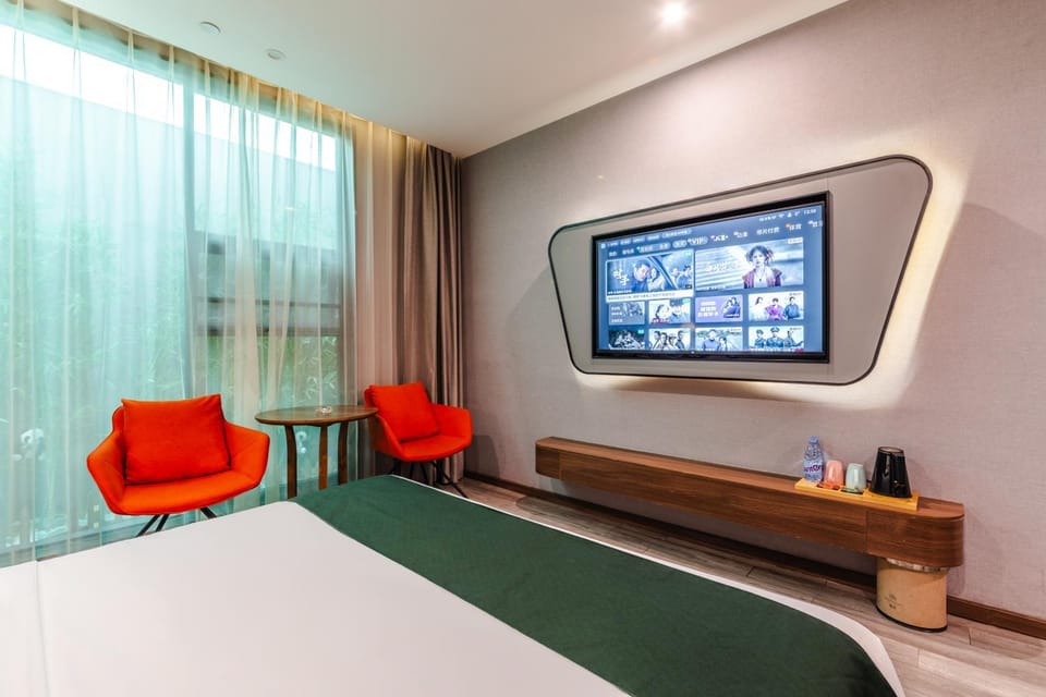 Bed, TV and multimedia, Photo of the whole room
