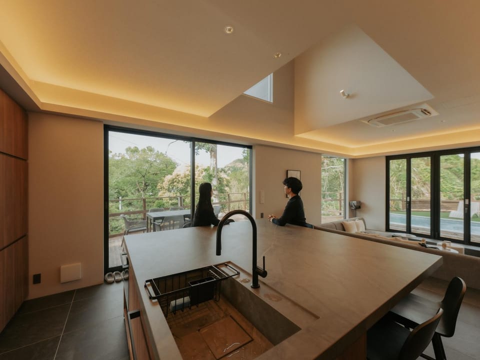 Dining area, kitchen